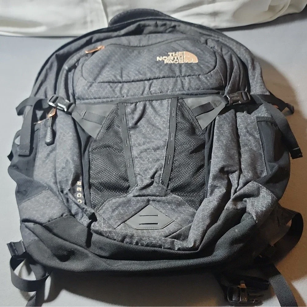 the north face hiking black recon back pack